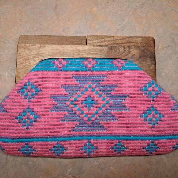 Fabulous MJ New York Clutch - Picture 2 of 11